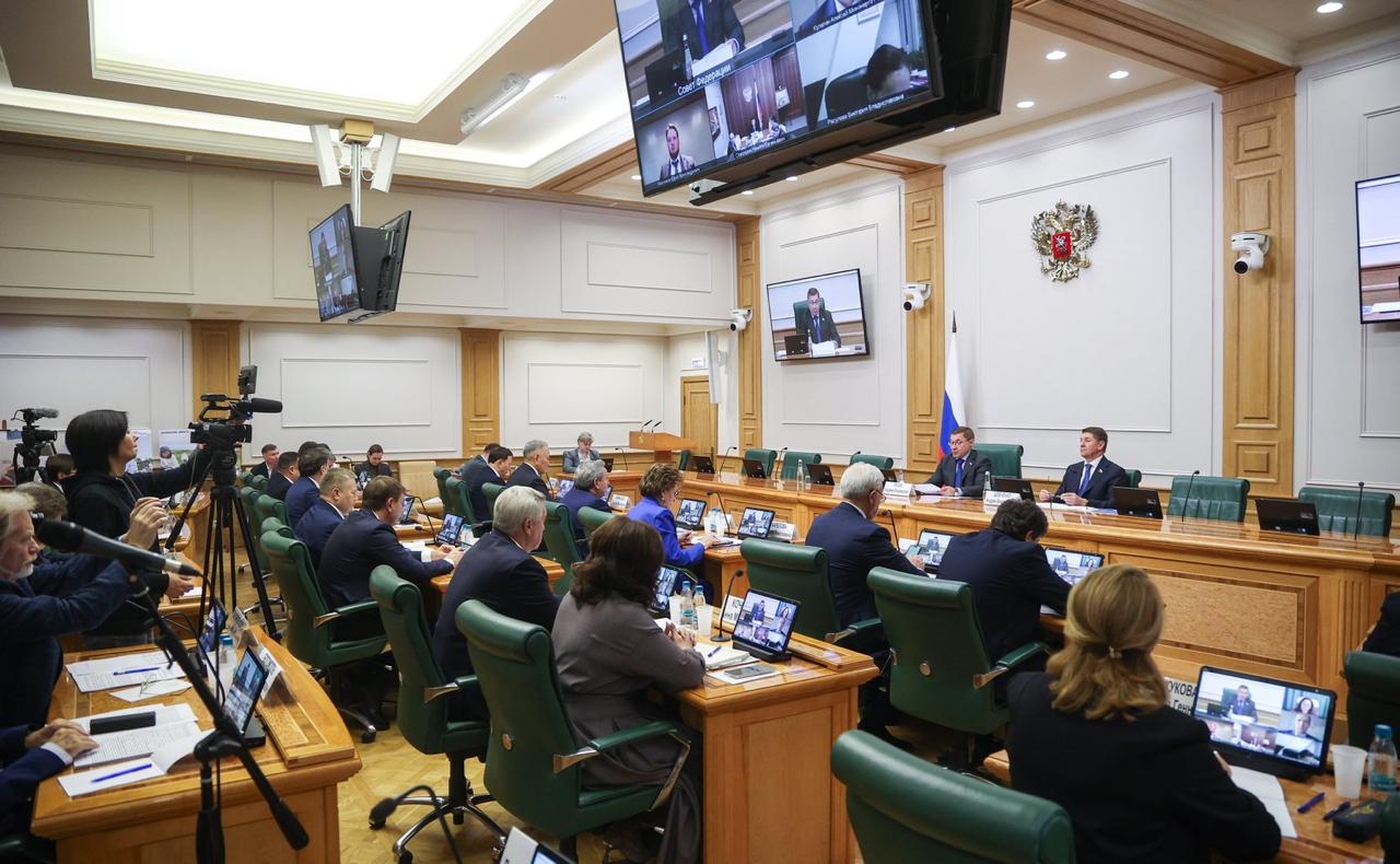 Александр Закондырин предложил ограничить ввоз на территорию Арктической зоны товаров в неперерабатываемой упаковке